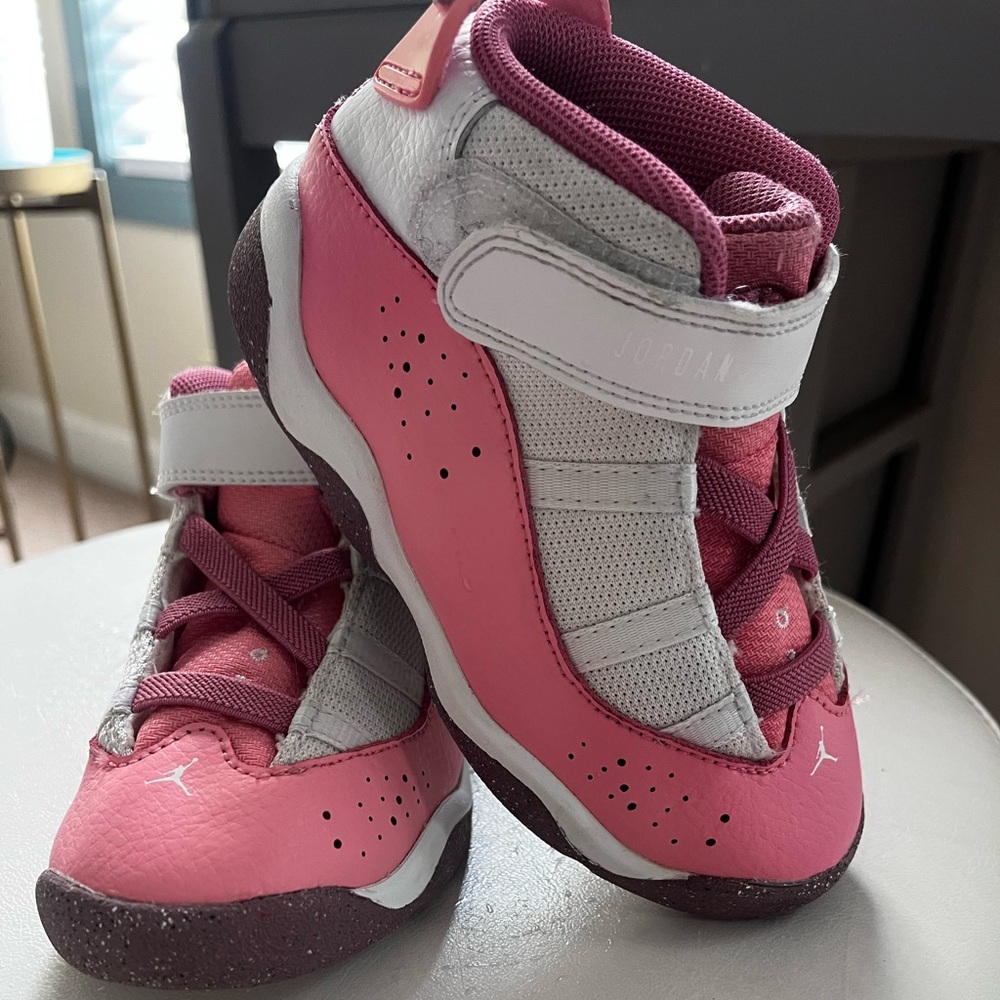 Toddler girl Jordan’s size 9c